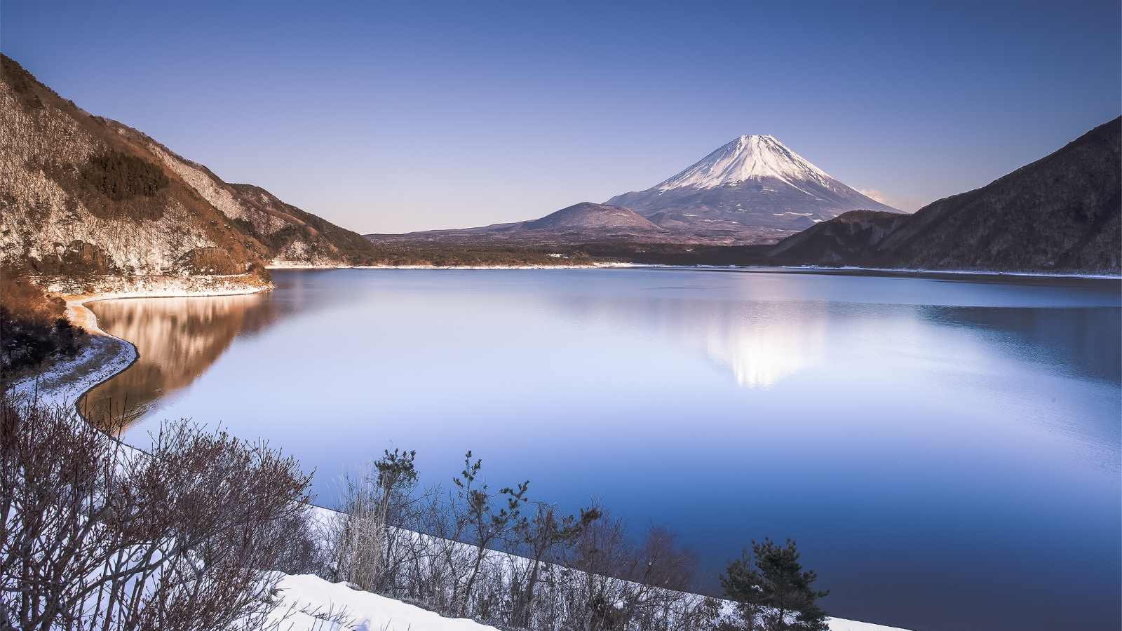 Mount Fuji in Winter Japan Photography Tour with Ignacio Palacios
